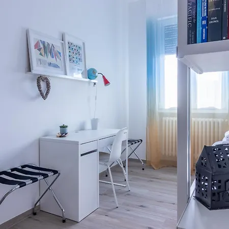 Housmart Donato Creti 75 아파트 *