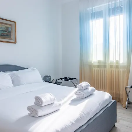 Housmart Donato Creti 75 아파트
