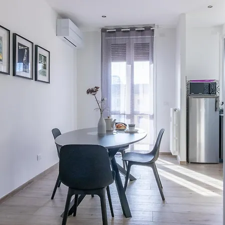 Housmart Donato Creti 75 Apartman *